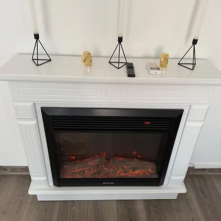 Modern Escape With Fireplace In Apartamento Braşov
